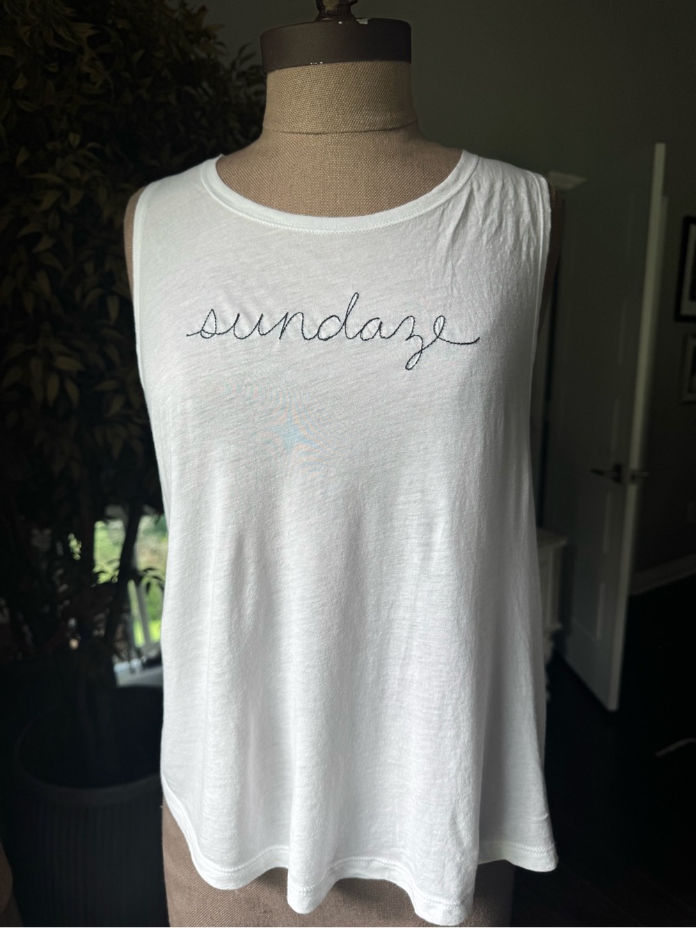 Beyond Yoga White Sleeveless 'sundaze' Graphic Tank Top size M